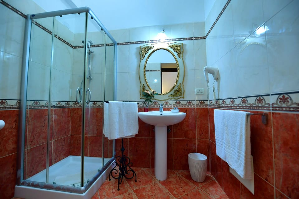 Quadruple Room | Bathroom | Shower, free toiletries, hair dryer, bidet