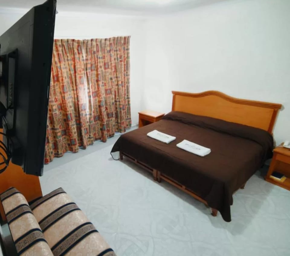 Standard Room | In-room safe, iron/ironing board (on request), WiFi (free), bed sheets