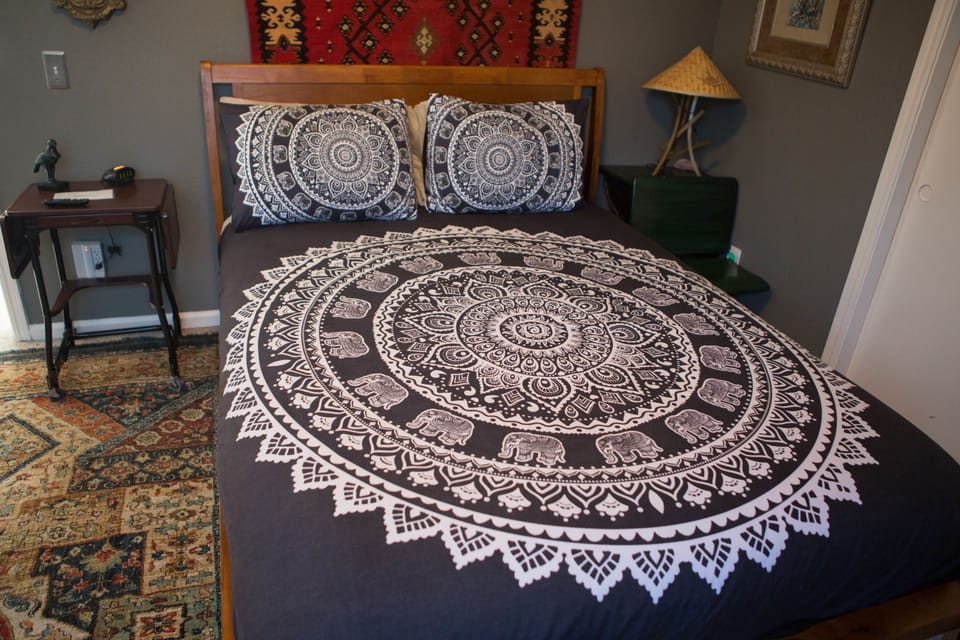 Gallery Room, 1 Queen Bed | Premium bedding, in-room safe, individually decorated