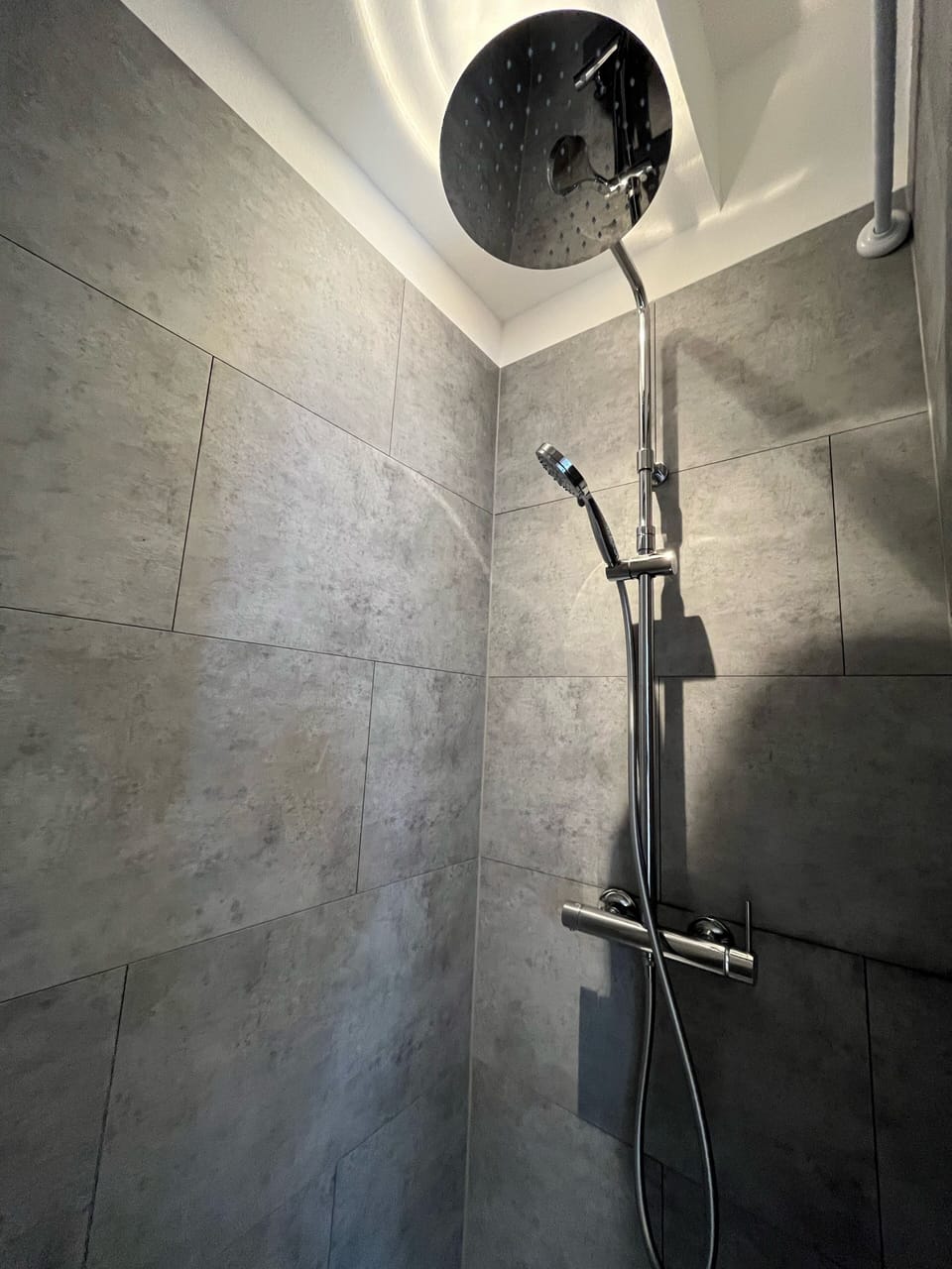 Family Quadruple Room | Bathroom | Free toiletries, hair dryer (on request), towels