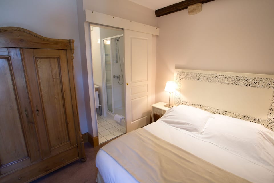 Standard Double Room | In-room safe, desk, iron/ironing board, free cribs/infant beds