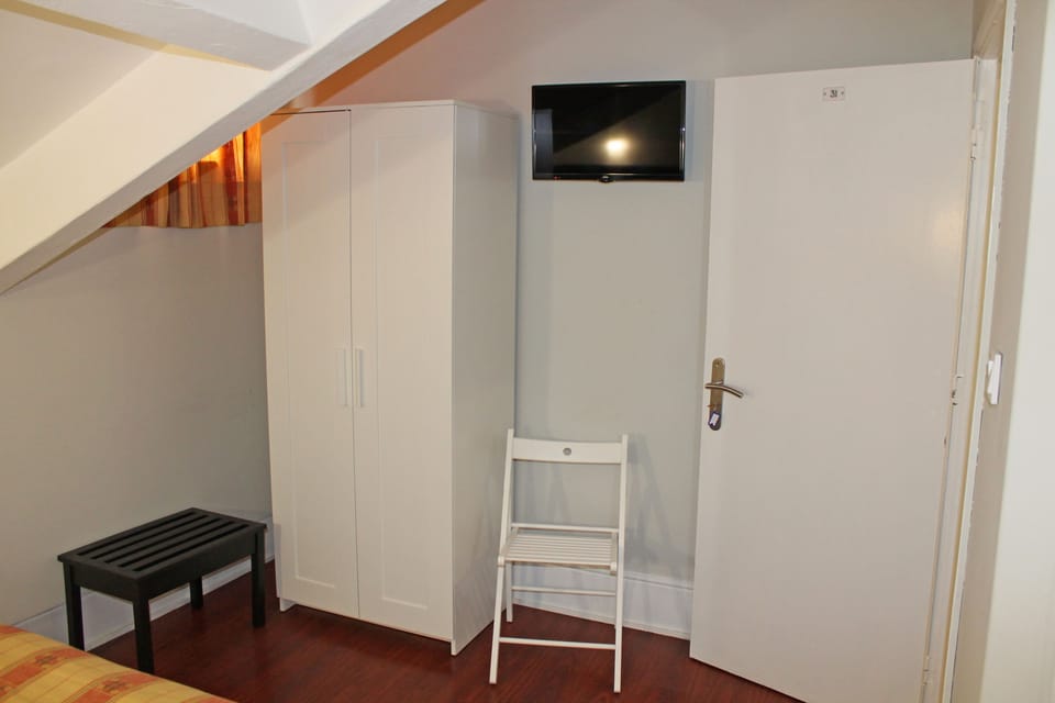 Economy Double Room, Private Bathroom | Desk, free WiFi
