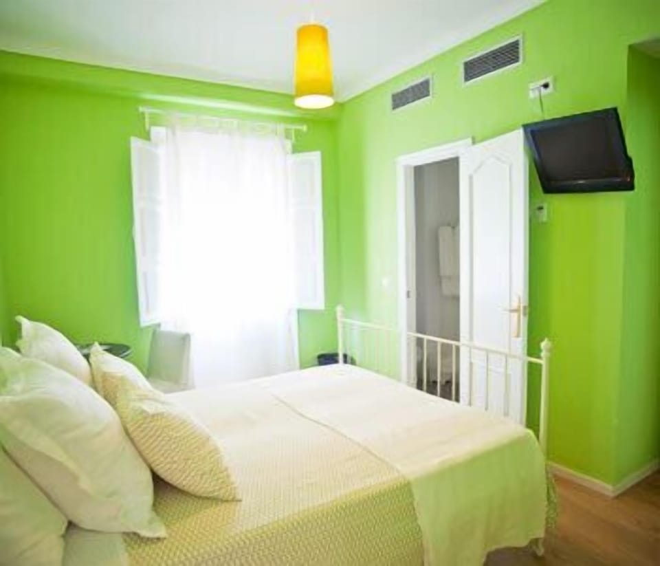 Double Room | Laptop workspace, soundproofing, iron/ironing board (on request)