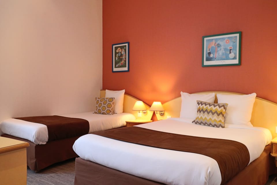 Triple Room | Desk, soundproofing, iron/ironing board, free cribs/infant beds