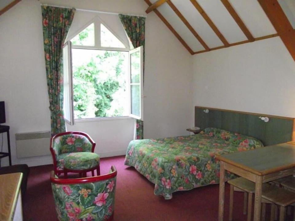 Individually decorated, desk, free WiFi