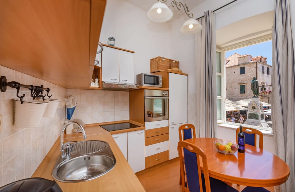 Standard Apartment | Private kitchen | Full-size fridge, microwave, oven, stovetop