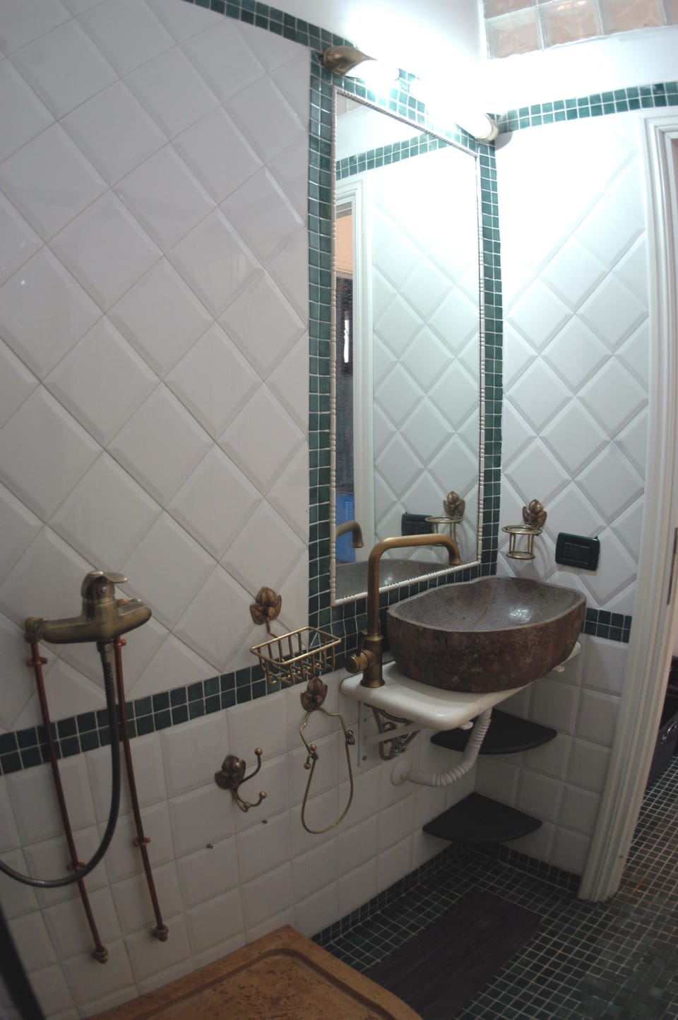 Business Double Room (+ Meeting Room) | Bathroom | Shower, hair dryer, bidet, towels