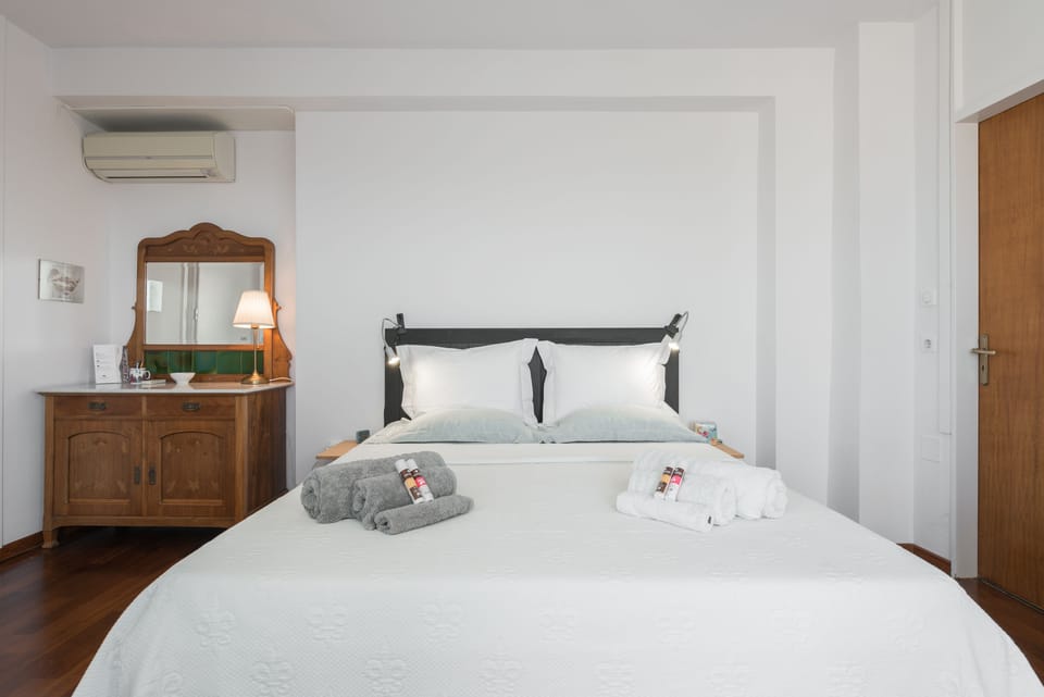 City Penthouse ENA Apartment in Messenia