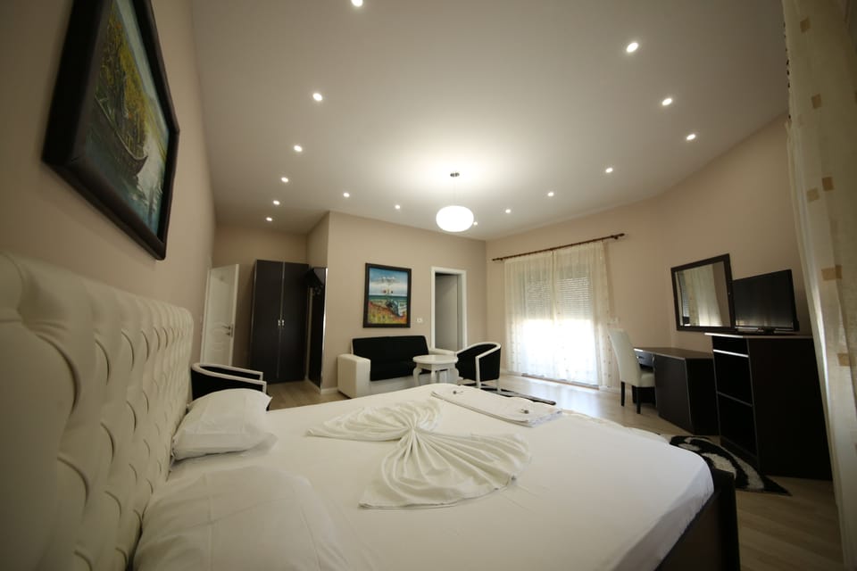 Suite | Desk, soundproofing, free cribs/infant beds, free WiFi