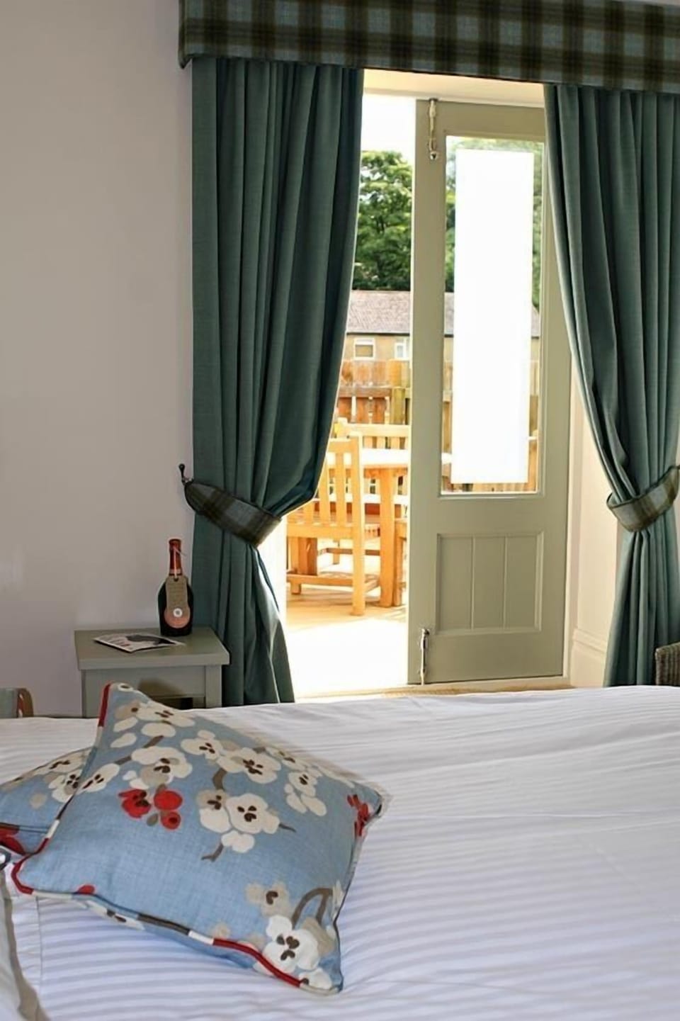 Family Quadruple Room | Desk, soundproofing, iron/ironing board, free WiFi