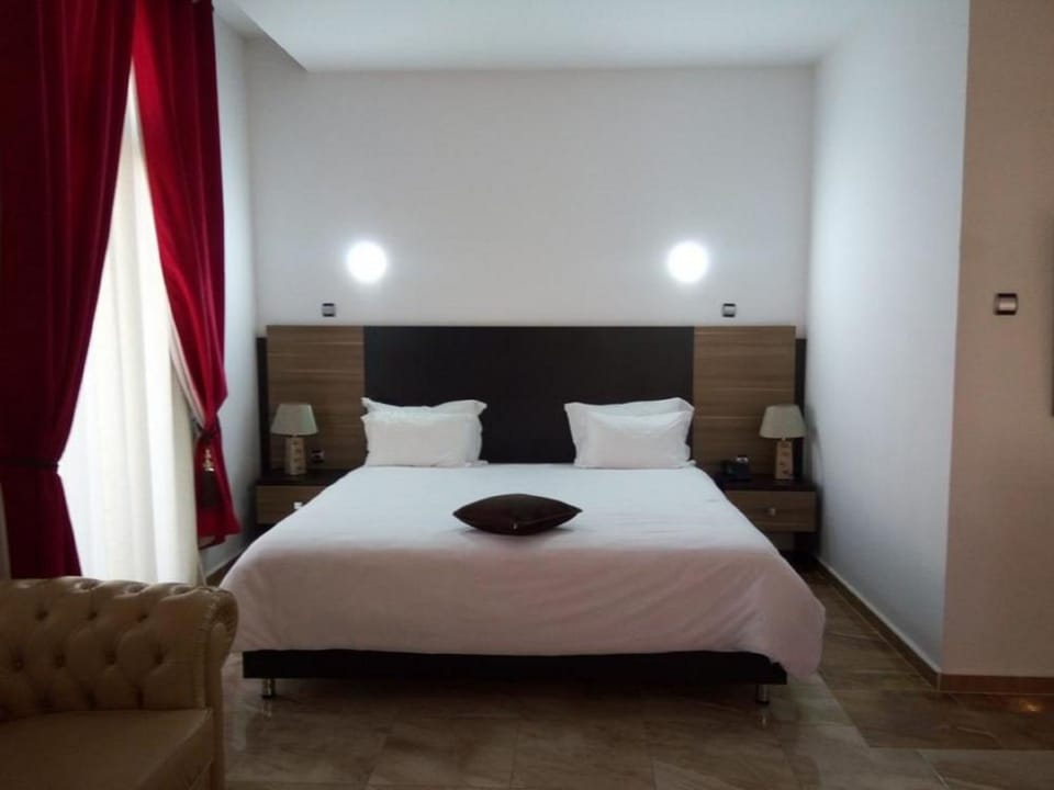 In-room safe, desk, blackout drapes, free cribs/infant beds