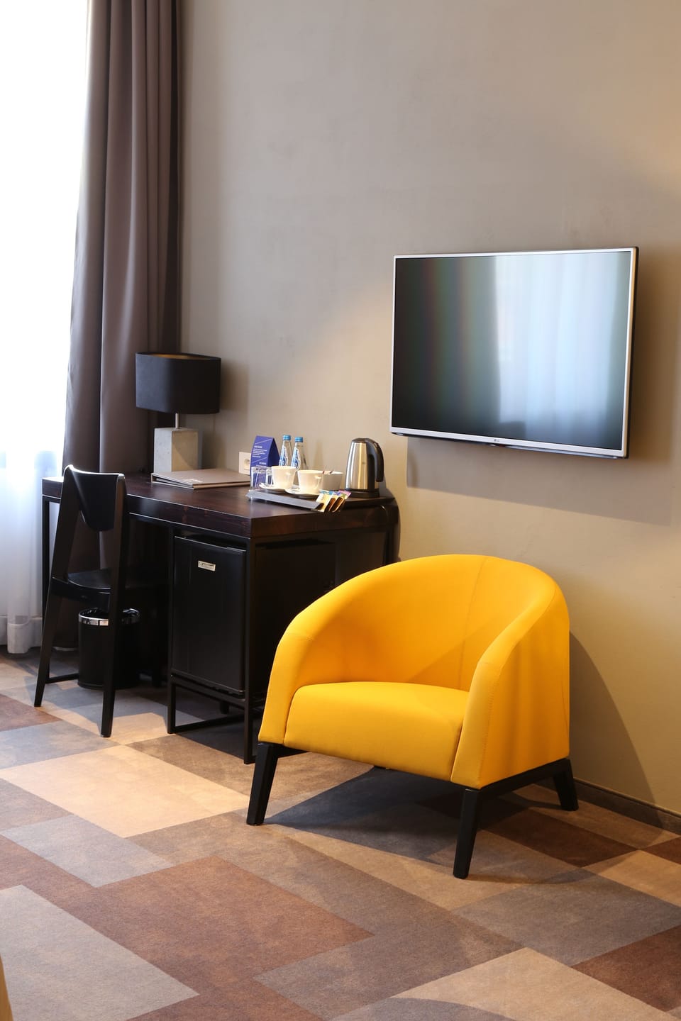 Superior Room, 1 King Bed, Garden View | Minibar, in-room safe, individually decorated, individually furnished