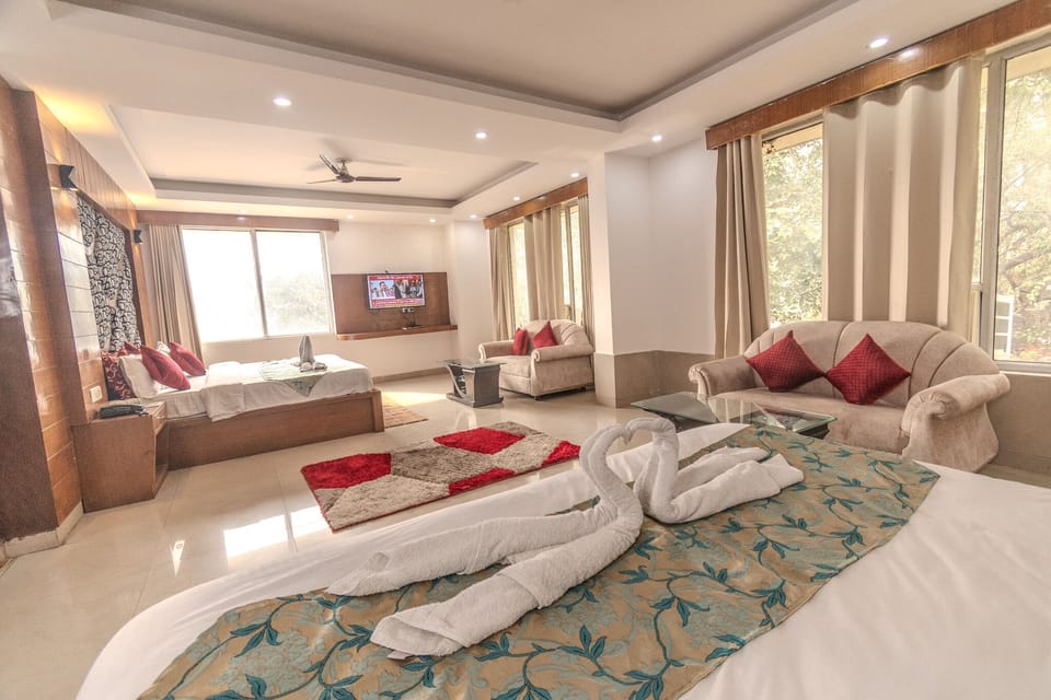Luxury Single Room, Garden View, Executive Level | Blackout drapes, soundproofing, free WiFi, bed sheets