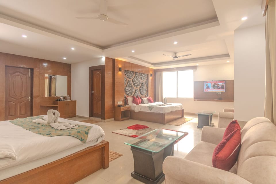 Luxury Single Room, Garden View, Executive Level | Blackout drapes, soundproofing, free WiFi, bed sheets