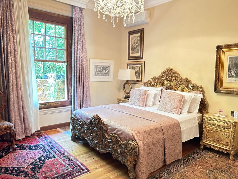 Premium bedding, minibar, free WiFi, bed sheets