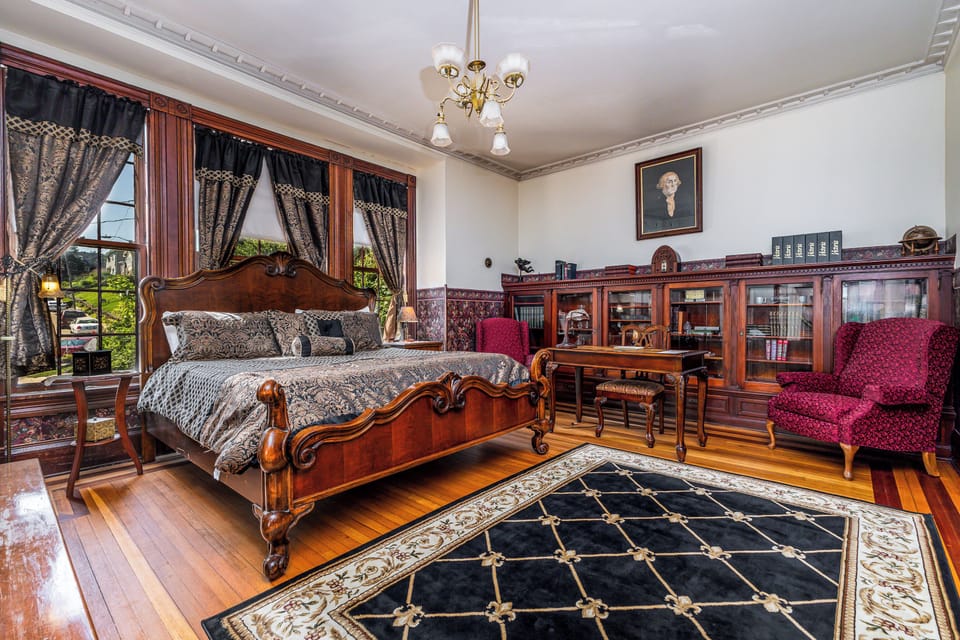 The Library (1st Floor) | Blackout drapes, iron/ironing board, free WiFi, bed sheets