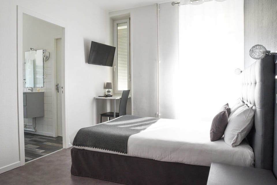 Double Room | Down comforters, free WiFi, bed sheets