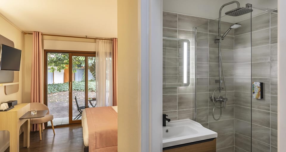 Standard Room, 2 Twin Beds, Non Smoking, Terrace | Desk, iron/ironing board, free WiFi, bed sheets