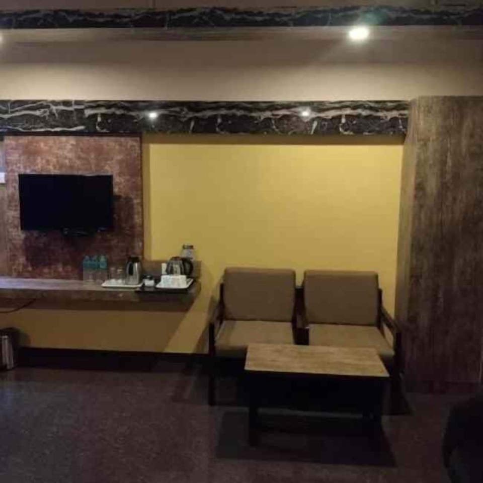 Premium Triple Room | Individually furnished, desk, soundproofing, free WiFi