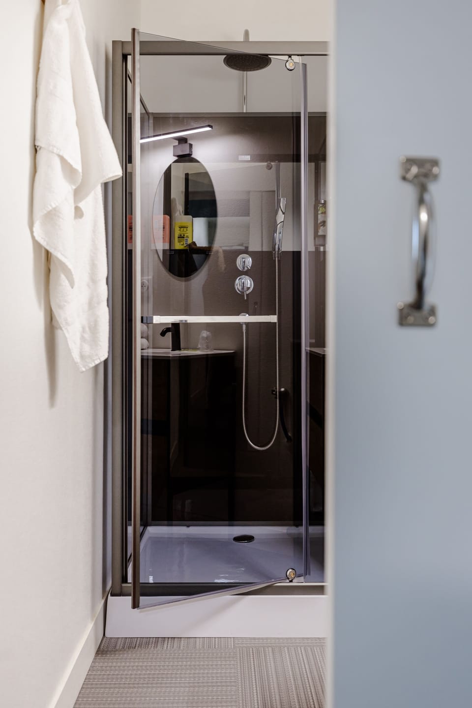 Standard Double Room, 1 Queen Bed | Bathroom | Shower, rainfall showerhead, hair dryer, towels