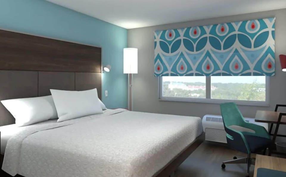 Room, 1 King Bed | Desk, laptop workspace, WiFi (free), bed sheets