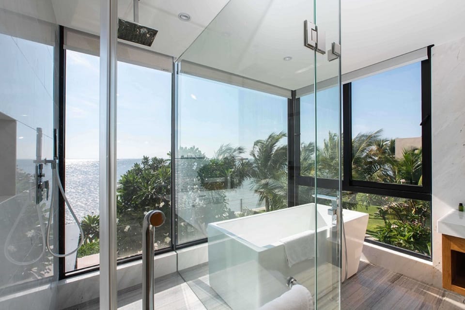 Royal Suite, Ocean View | Bathroom | Combined shower/tub, free toiletries, hair dryer, bathrobes