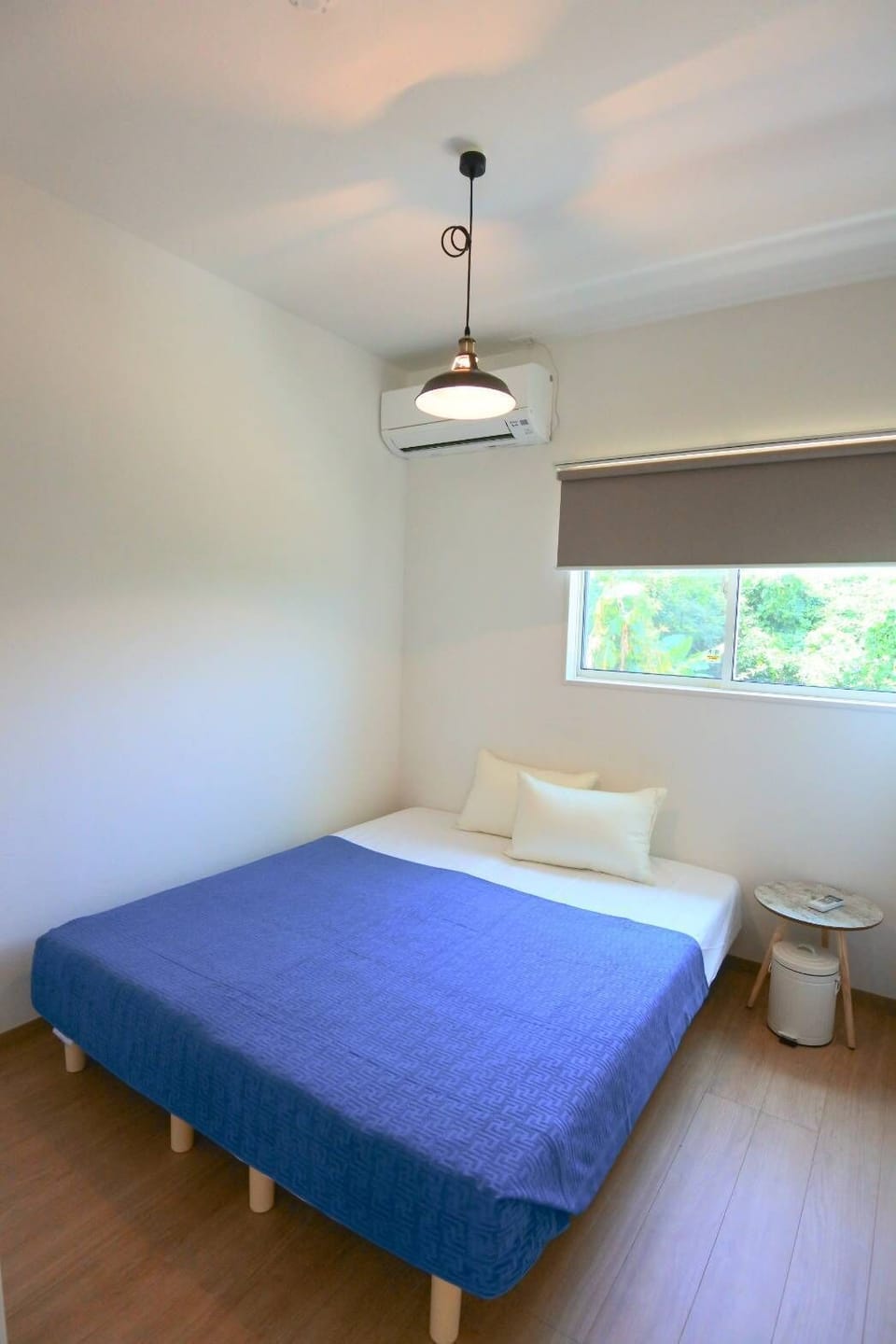 Blackout drapes, free WiFi, bed sheets
