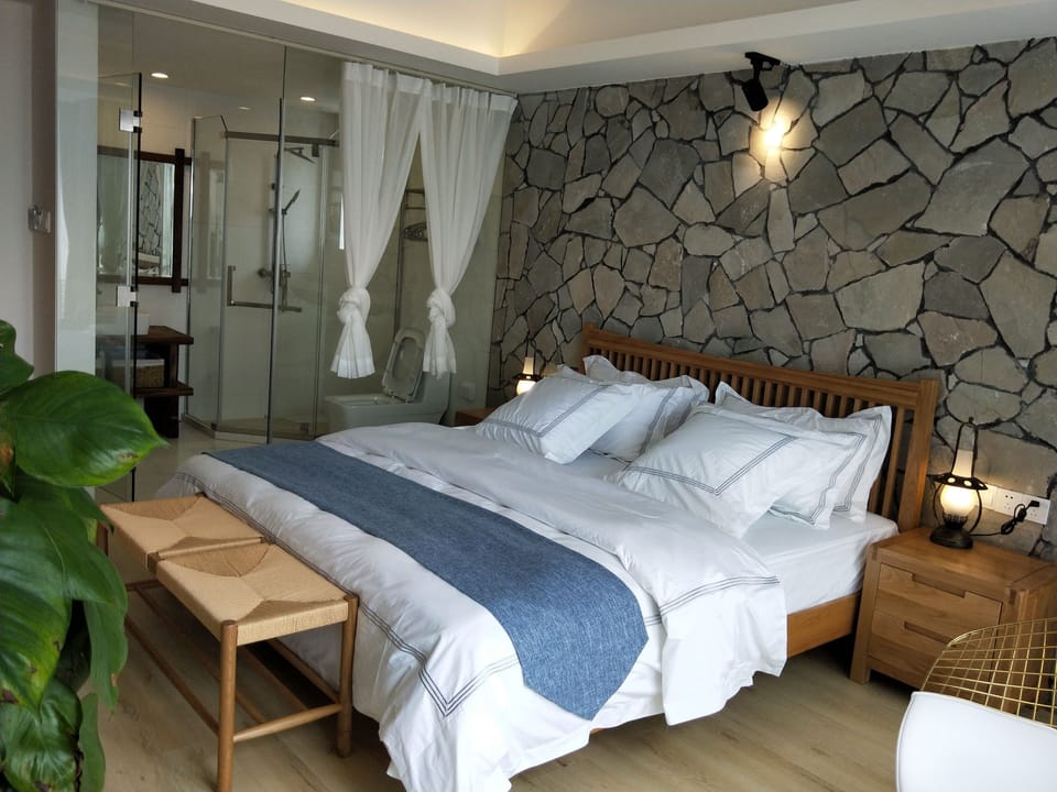 Deluxe Room | Desk, free WiFi, bed sheets