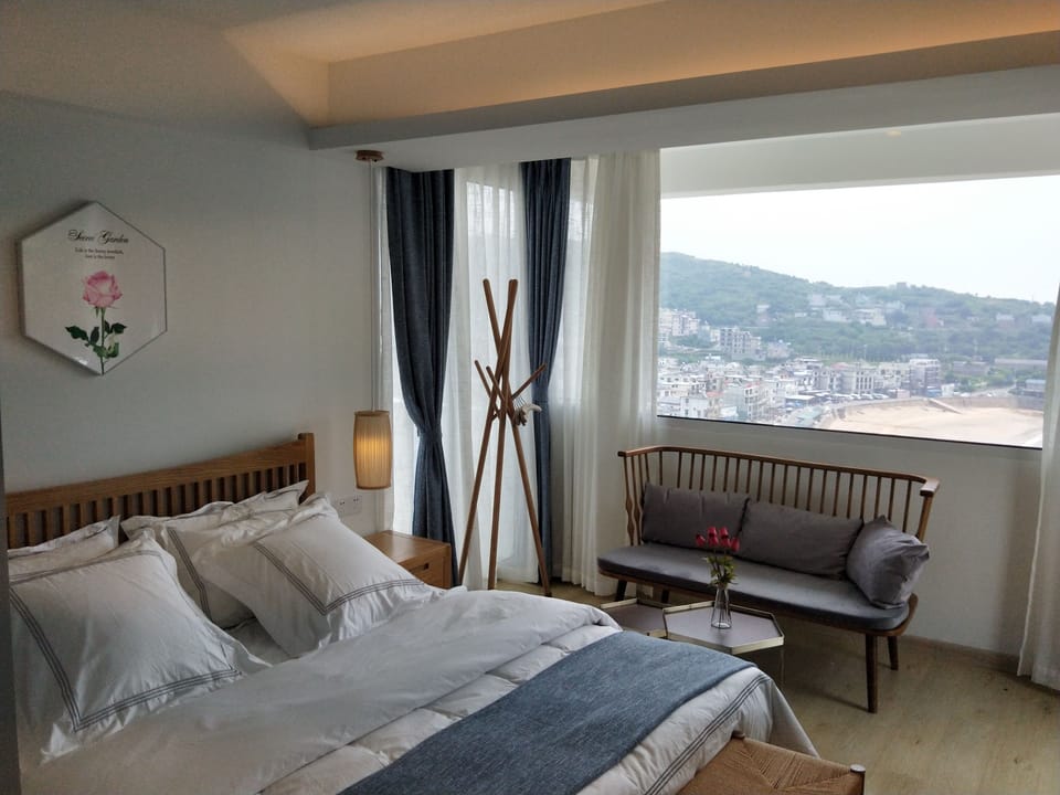 Deluxe Room | Desk, free WiFi, bed sheets