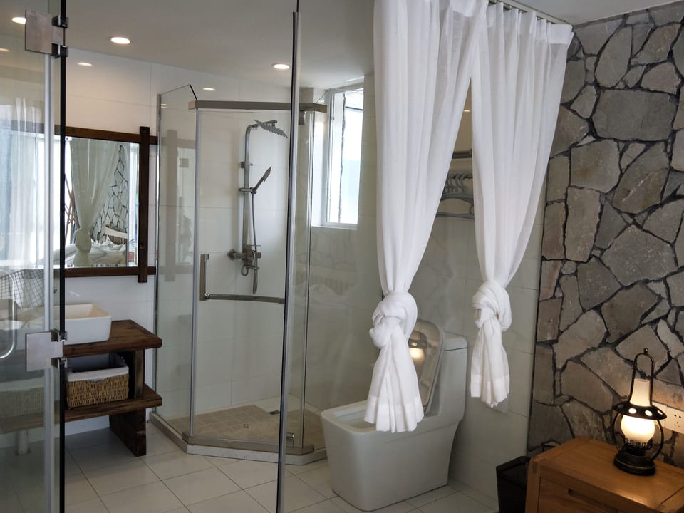 Deluxe Room | Desk, free WiFi, bed sheets