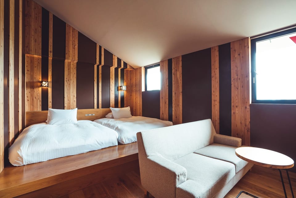 Ani/Hollywood Twin/Unit Bathroom | WiFi (free), bed sheets