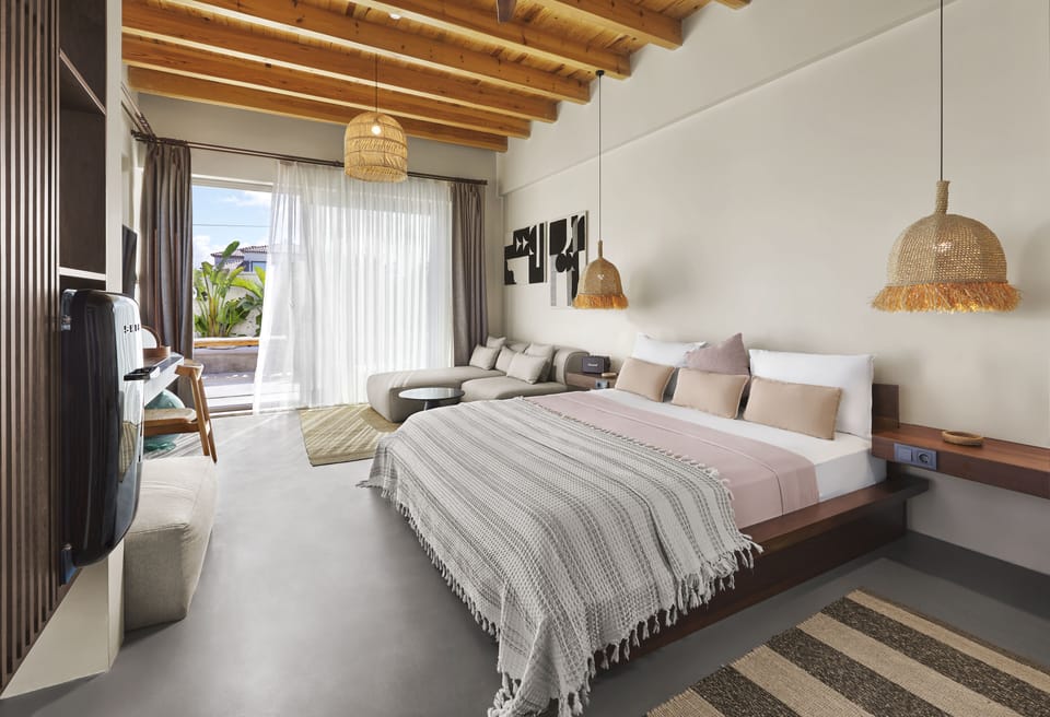 KING ROOM WITH GARDEN VIEW | In-room safe, soundproofing, free WiFi, bed sheets
