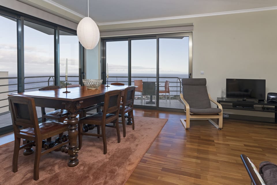 Apartment, 1 Bedroom, Terrace, Ocean View | In-room dining