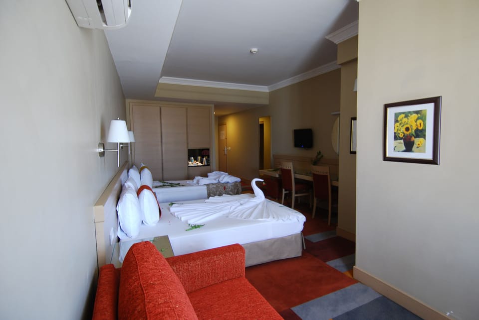 Egyptian cotton sheets, premium bedding, minibar, in-room safe