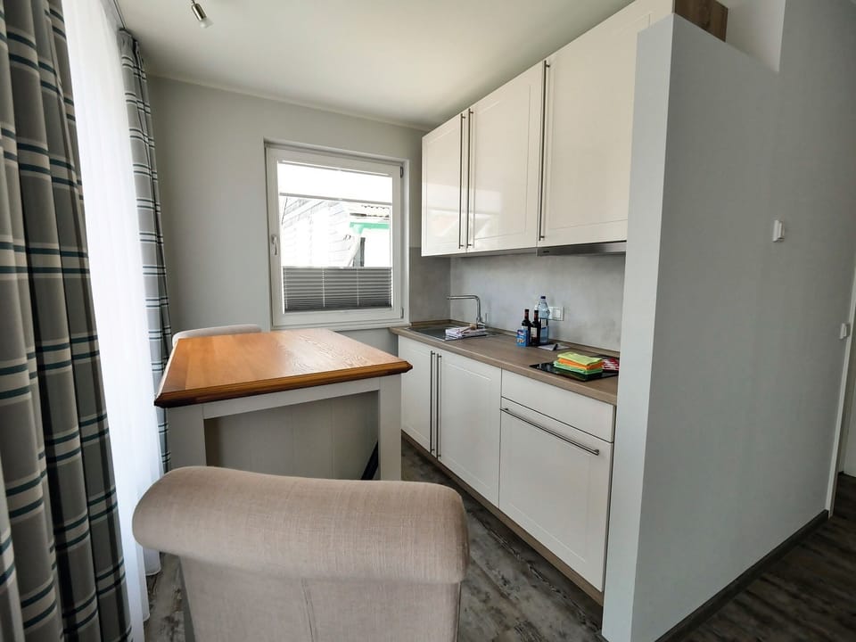 Apartment | Hypo-allergenic bedding available, minibar, in-room safe, desk