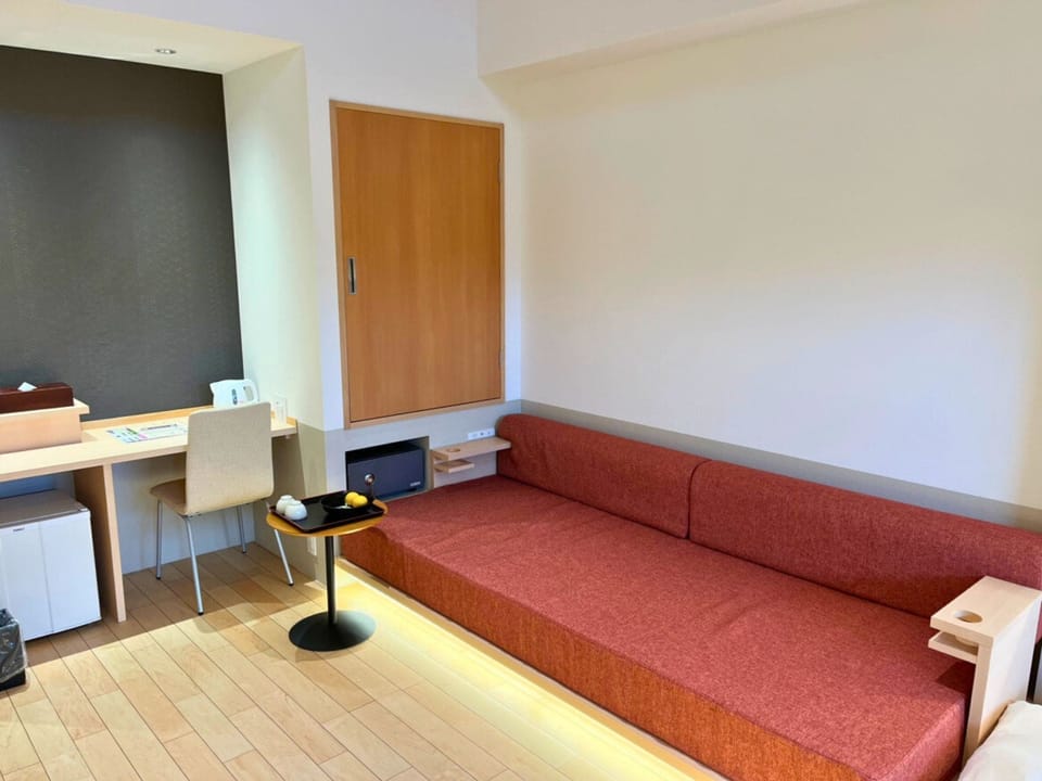 Down comforters, in-room safe, free WiFi, bed sheets