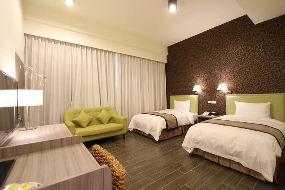 Standard Twin Room | Desk, blackout drapes, soundproofing, free WiFi