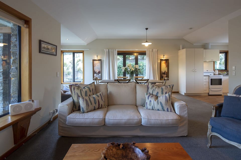 Luxury Cottage, 2 Bedrooms, Mountain View | Living area | 43-inch flat-screen TV with cable channels, TV, Netflix