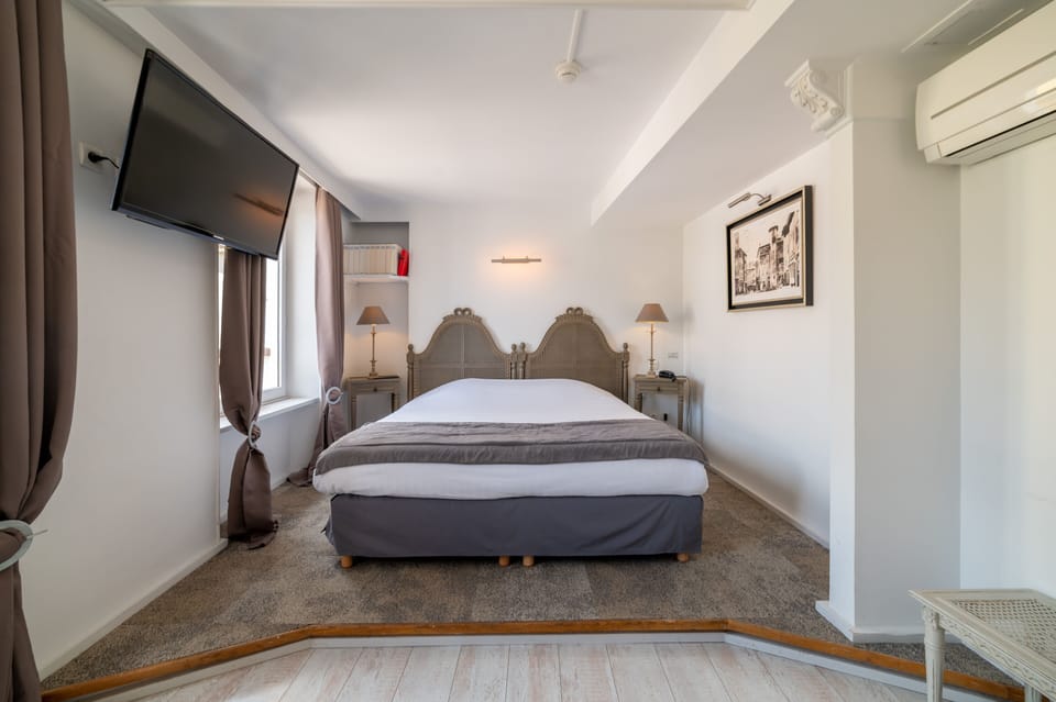 Superior Room | Individually furnished, desk, laptop workspace, blackout drapes