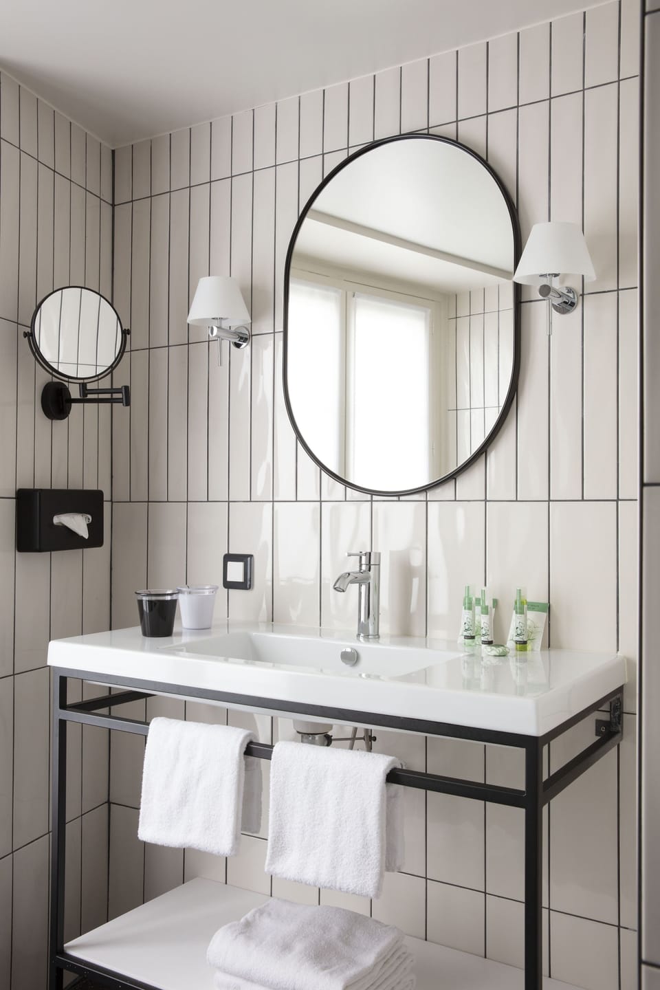 Deep soaking tub, free toiletries, hair dryer, slippers