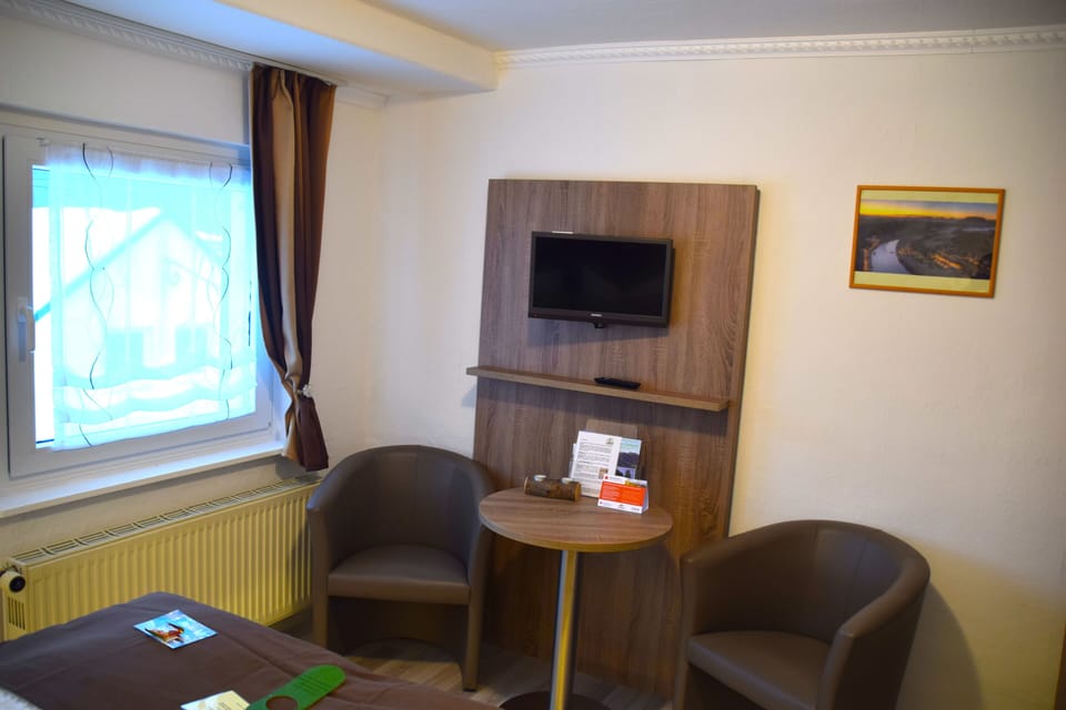 Standard Double Room | Hypo-allergenic bedding available, desk, WiFi (free), bed sheets