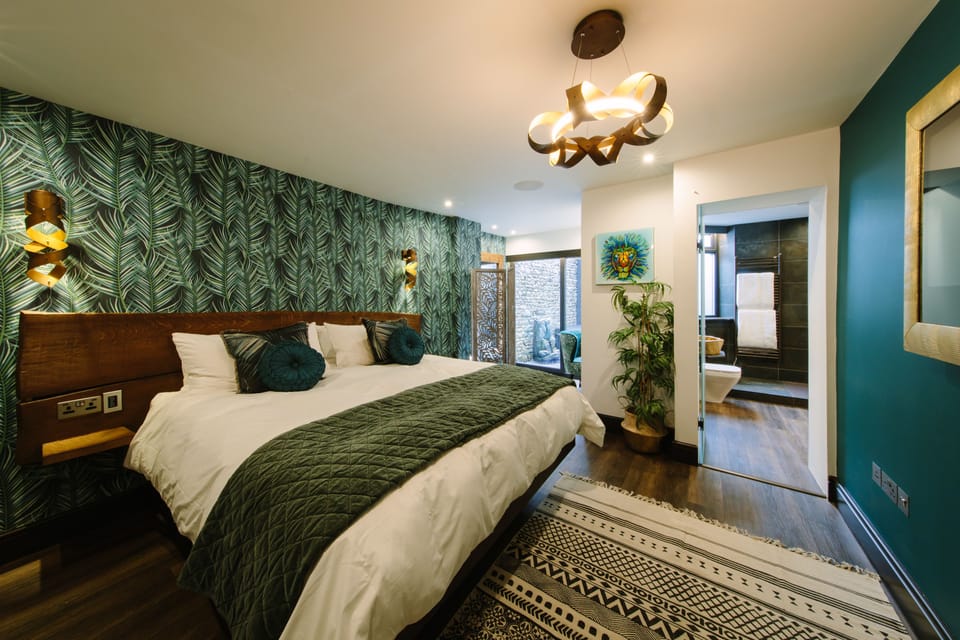 The Oasis Luxury Suite, 1 King Bed | Premium bedding, pillowtop beds, in-room safe, individually decorated