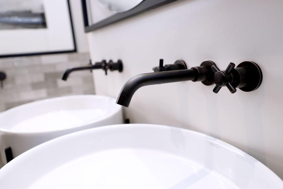 Honeymoon Suite | Bathroom sink