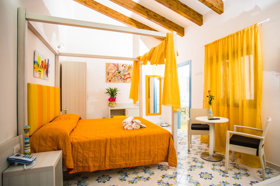 Design Room, Courtyard View (Romantica) | Premium bedding, down comforters, memory foam beds, minibar