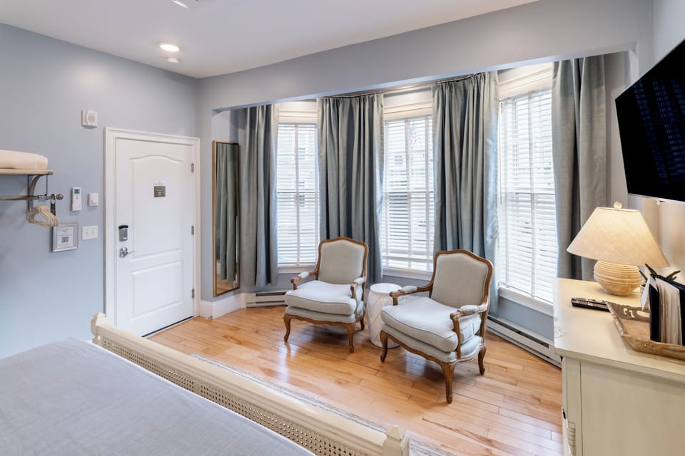 Room 1 | Premium bedding, individually decorated, individually furnished
