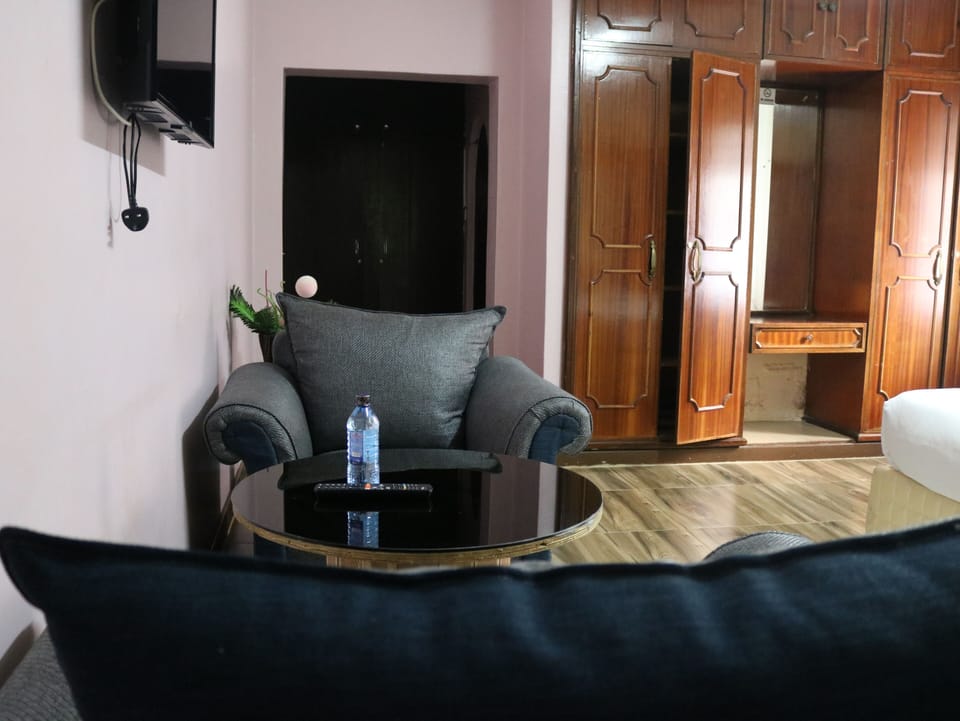 Deluxe Double Room | Minibar, desk, blackout drapes, iron/ironing board