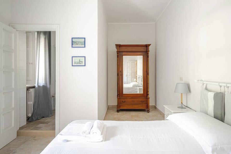 Comfort Double Room, Ensuite | 1 bedroom, in-room safe, free cribs/infant beds, free WiFi