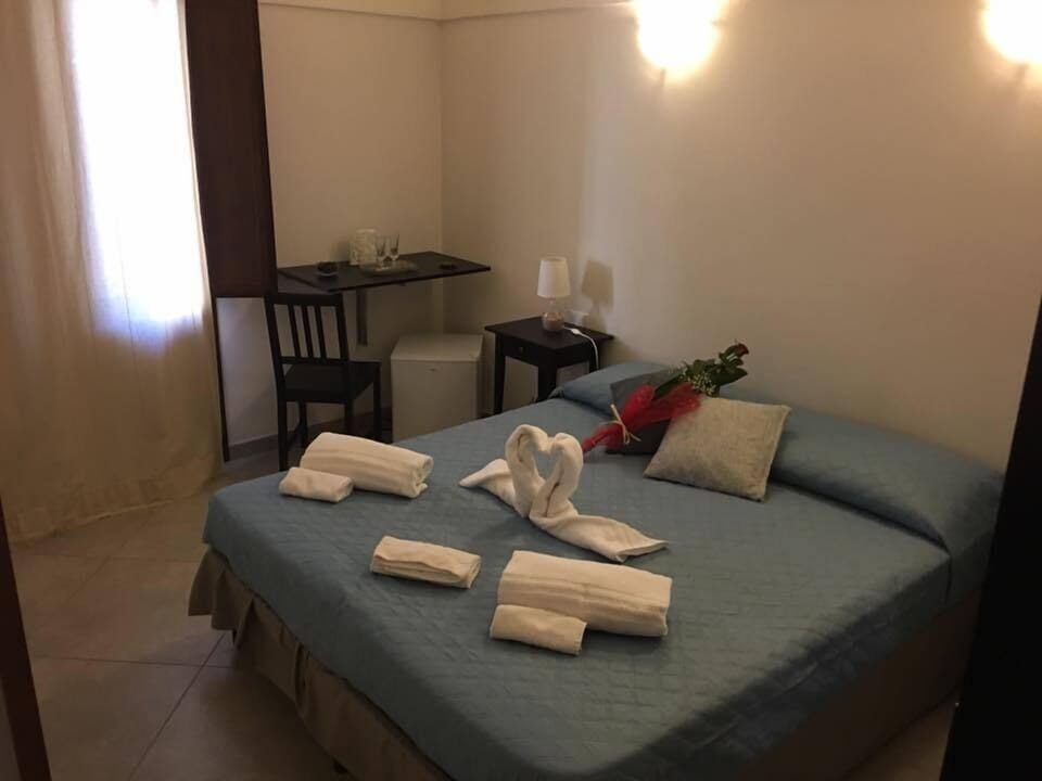 Deluxe Double Room | 1 bedroom, desk, free WiFi, bed sheets