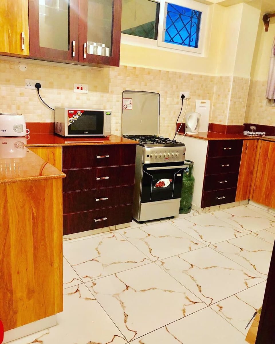 Comfort Apartment | Private kitchen | Fridge, microwave, oven, stovetop