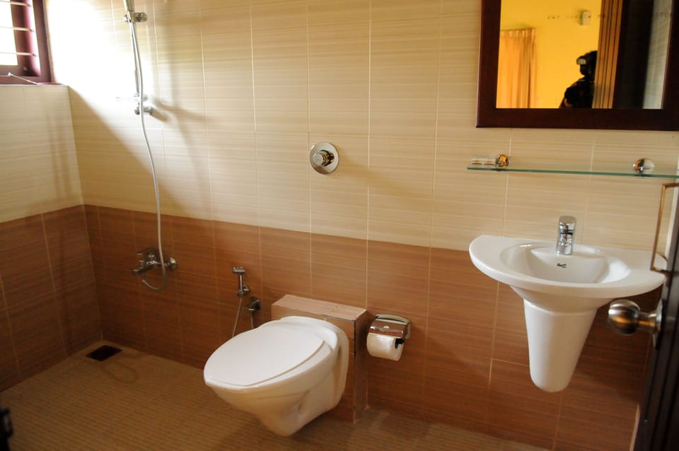 Shower, free toiletries, towels
